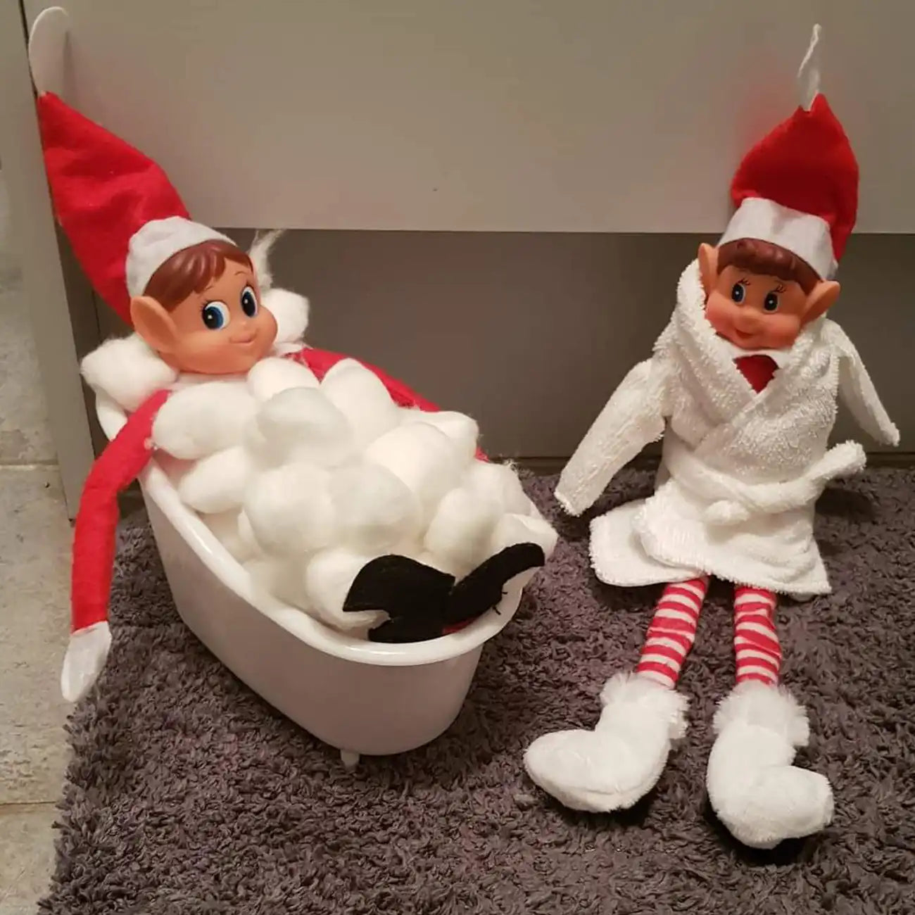 Elf customer bath scene