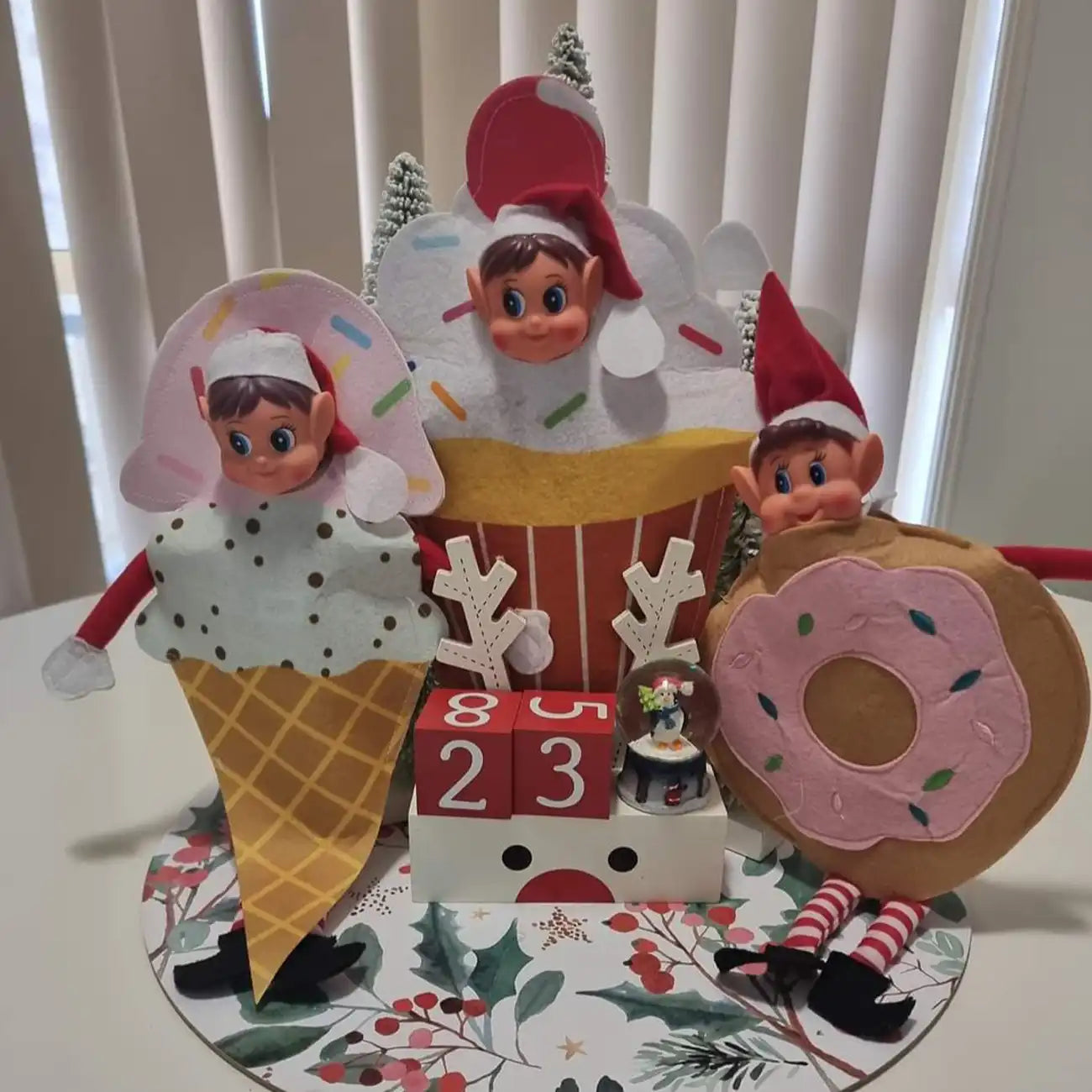 Elf customer donut scene