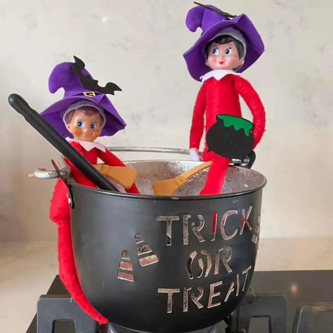 Elf customer witch scene